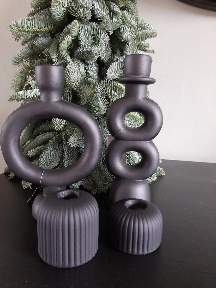 Gusta Dinerkaarshouder Lijnen Zwart - Kandelaars - Steen - Ø 7 Centimeter X 6,5 Centimeter 3 Gusta Dinerkaarshouder Lijnen Zwart - Kandelaars - Steen - Ø 7 Centimeter X 6,5 Centimeter