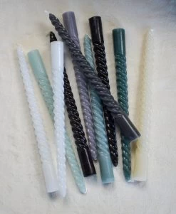 Gusta Swirl Dinerkaarsen - Blauw - Paraffine - Tafelkaarsen - Kerst Kaarsen - 25cm - ø 2,5cm - 3 Stuks -Gusta® 986x1200 1